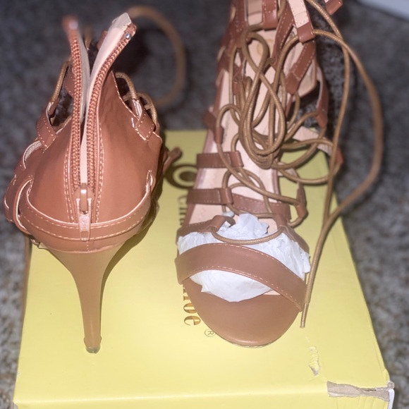 Chase & Chloe Edward-47 Tan heels w/straps - Picture 4 of 5